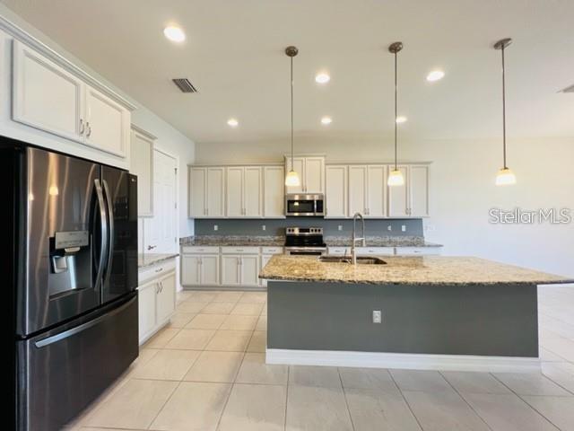 Foto del edificio - 24335 Riverfront Dr