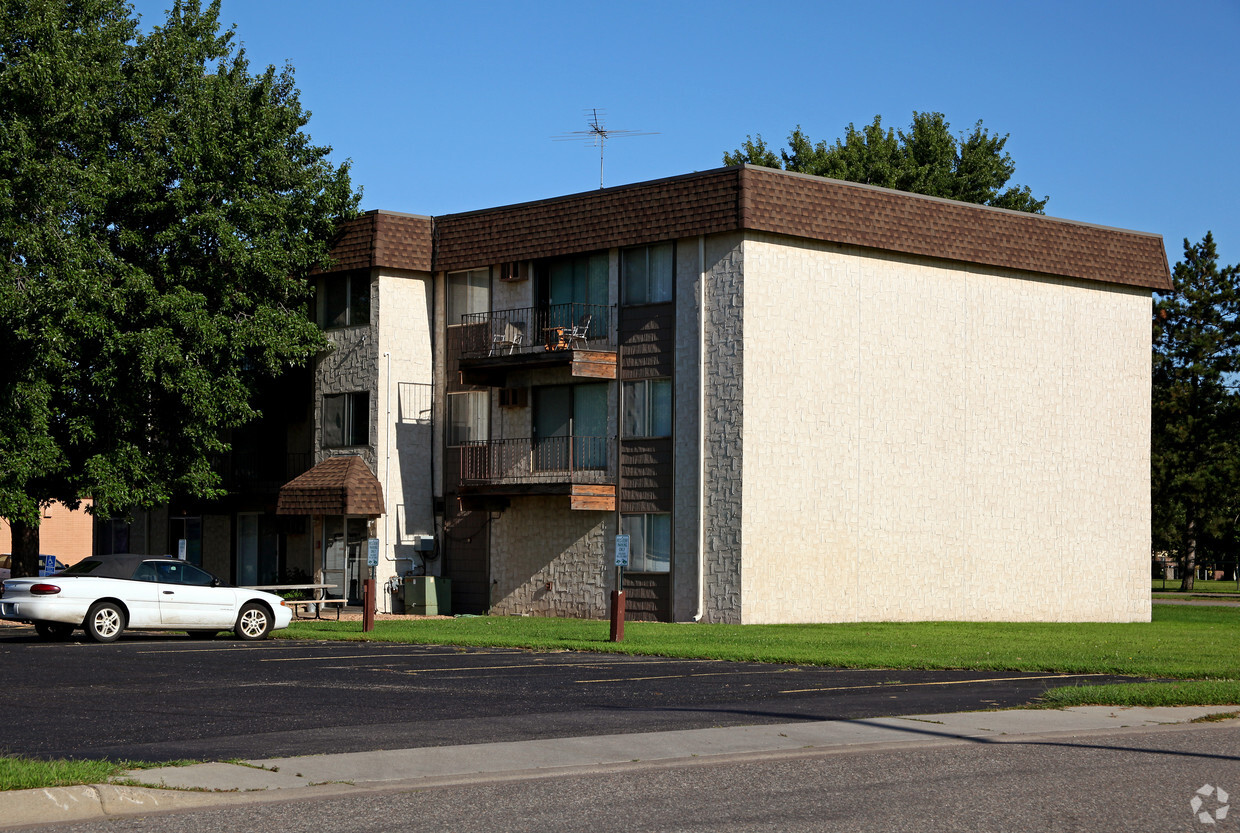 Primary Photo - Fern Court Apartments