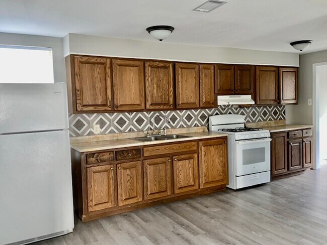 Building Photo - Gulfport 2 Bedroom