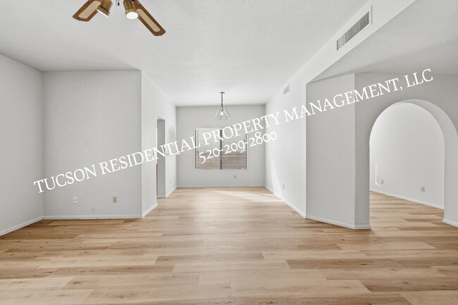 Building Photo - 701 W Oakley Pl