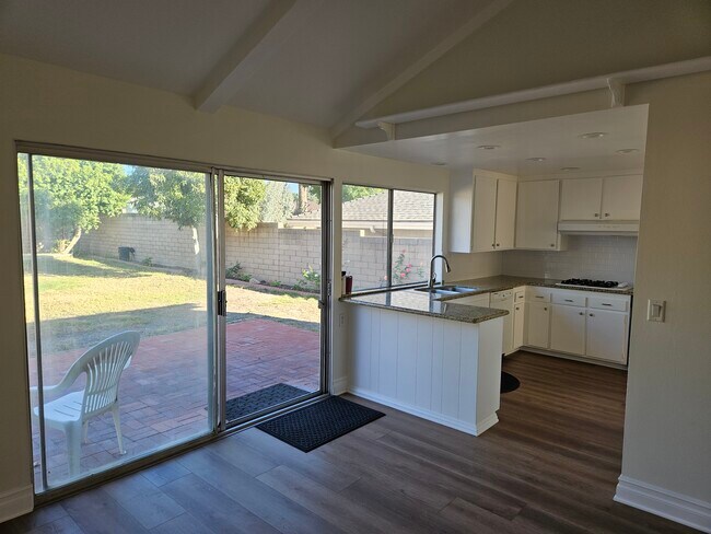 Foto del edificio - 2525 N Linwood Ave