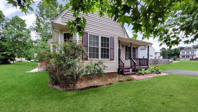 Building Photo - $200 OFF FIRST MONTH'S RENT! Welcoming 3-B...