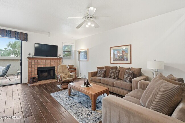 Foto del edificio - 9705 E Mountain View Rd