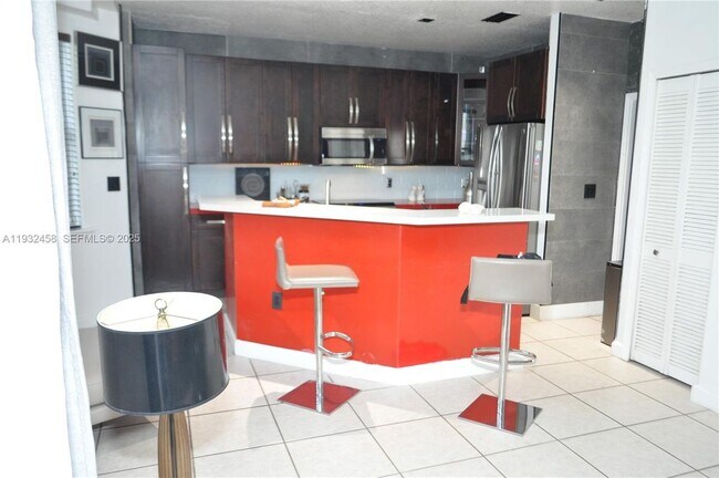 Foto del edificio - 4849 NW 108th Path