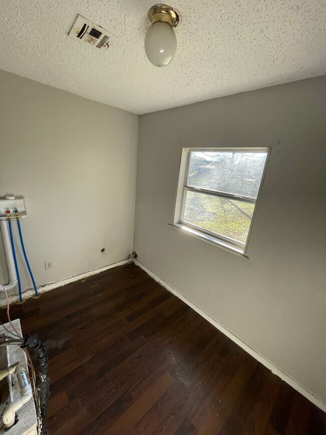 Foto del edificio - N J St. Duplex