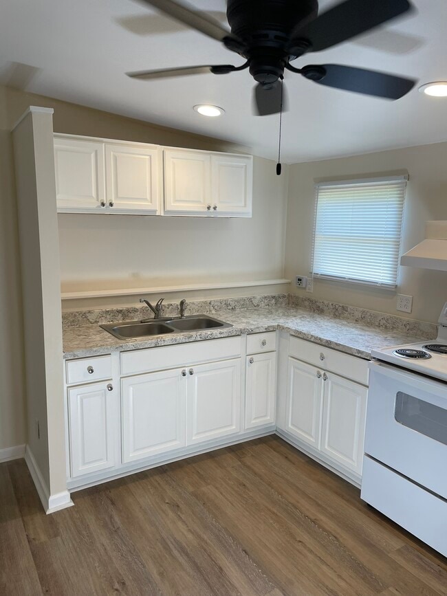 Kitchen - 243 Cobb St