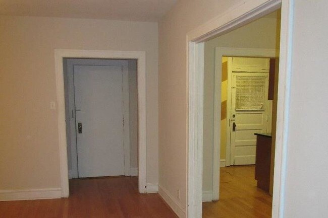 Foto del edificio - 3847-3857 N Linder Ave