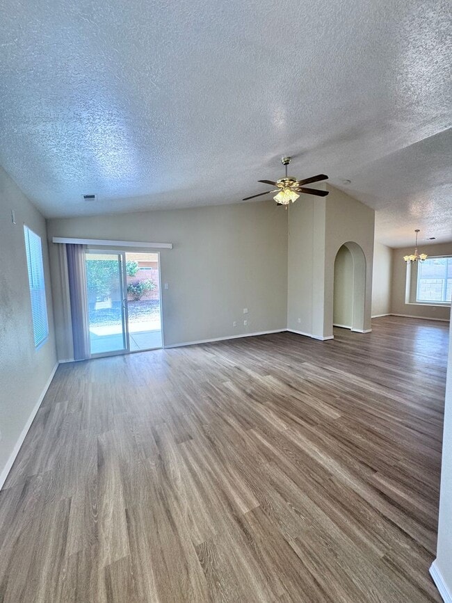 Building Photo - 3 bed 2 bath home in Los Lunas