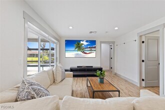 Building Photo - 2232 SE 27th St