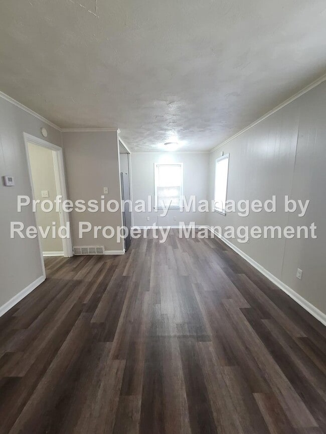 Foto del edificio - 744 Lester St