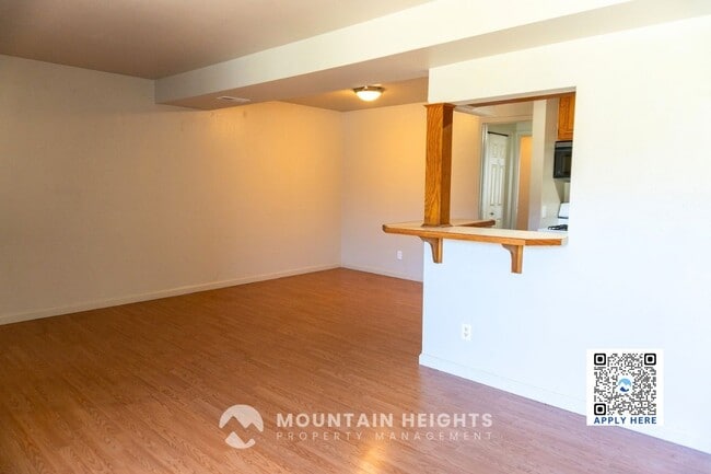 Building Photo - 415 E Creekside Cir
