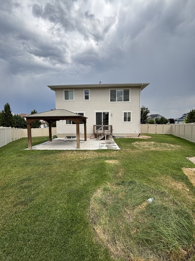 Building Photo - 7569 N Evans Rnch Dr
