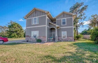 Building Photo - 511 Dahlia St