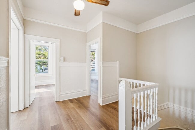 Building Photo - Large, pet friendly 3BR/1BTH flat near Ala...