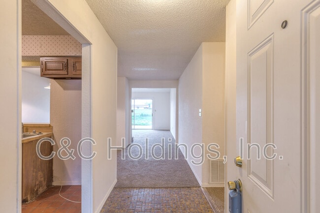 Building Photo - 304 W Quantico St