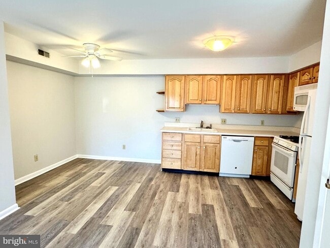 Foto del edificio - 1326 Central Ave