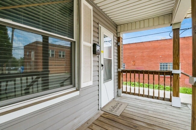 Foto del edificio - 541 E Whittier St