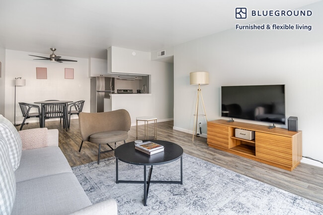 Building Photo - 2019 Shore Line Dr