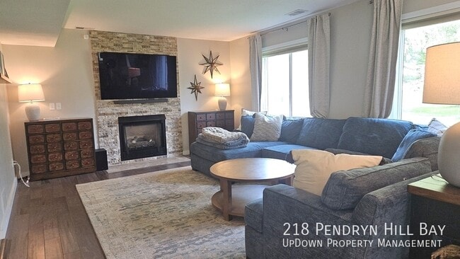 Building Photo - 218 Pendryn Hill Bay