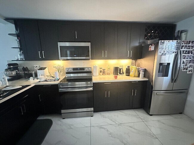 Foto del edificio - 1660 NE 191st St