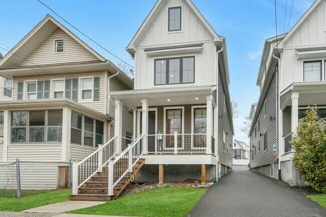 Building Photo - 71 Mission St