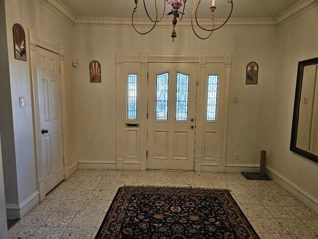 Foto del edificio - 710 N Avenue C