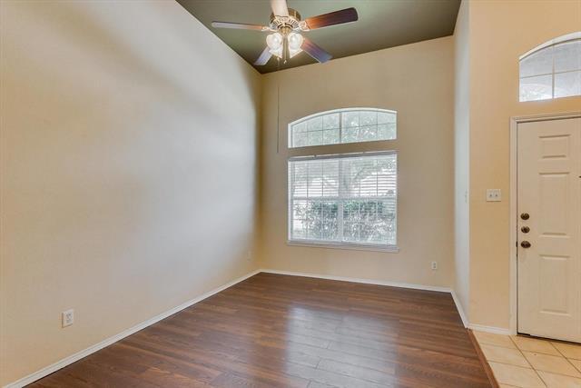 Foto del edificio - 1311 Maple Terrace Dr