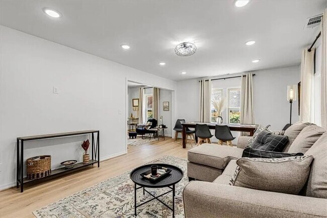 Building Photo - Adorable 3 Bed 2 Bath Home In Fayetteville!