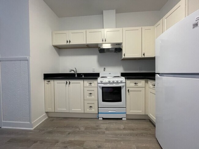 Building Photo - 114 S Geneva St