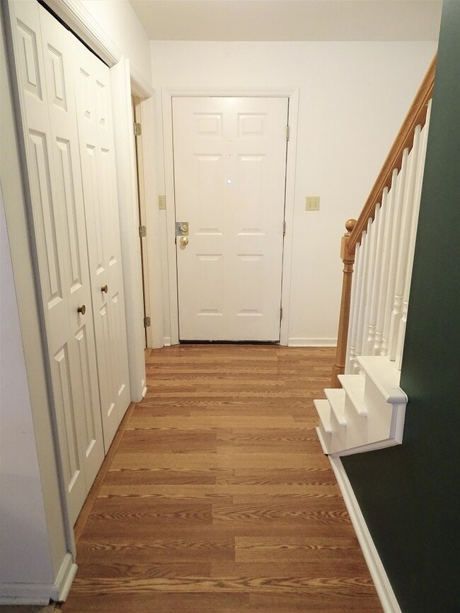 Building Photo - 932 Orchard St