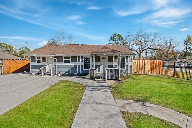 Foto del edificio - 6911 Sherwood Dr