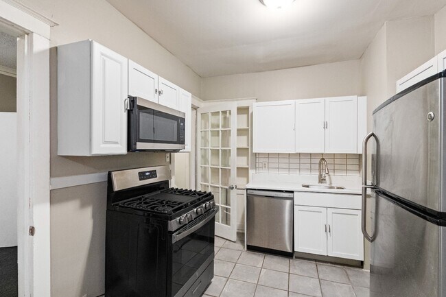 Building Photo - Charming 3-Bedroom Home | 1 Bath | In-Unit Laundry | Updated Kitchen – $2,075/month