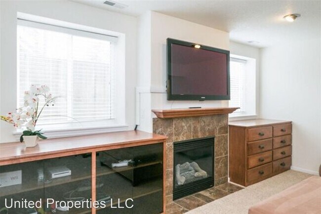 Building Photo - 5 br, 3 bath House - 1645 Timberwolf Dr