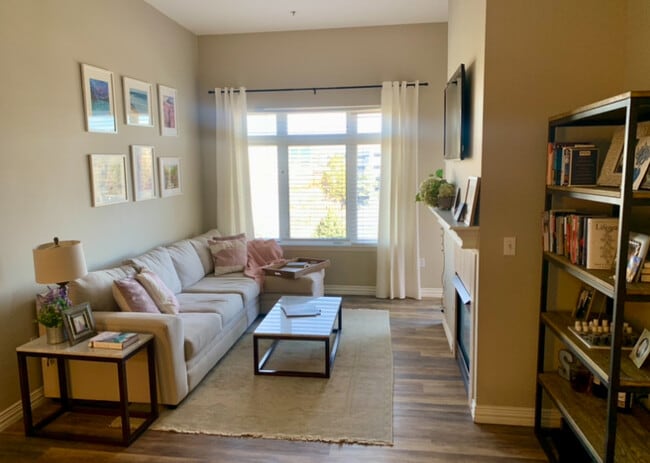 Foto del edificio - 2700 E Cherry Creek South Dr