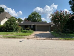 Building Photo - 7515 Schiller St