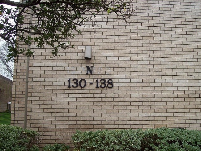 Building Photo - 10811 RICHMOND Ave