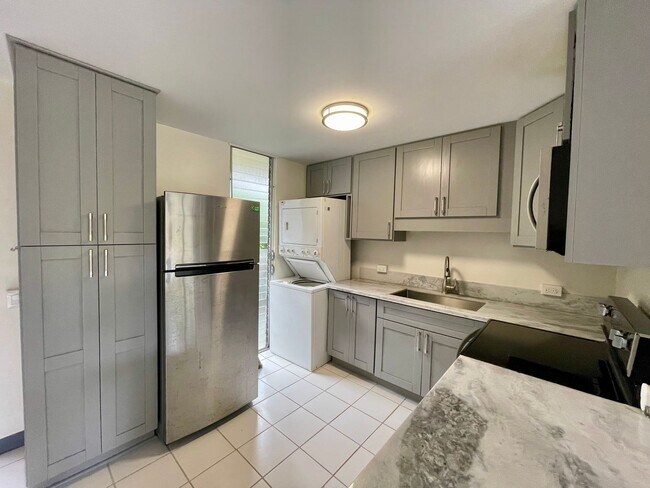 Foto del edificio - 1Bed / 1Bath / 1Parking W/D In Unit! Waipi...