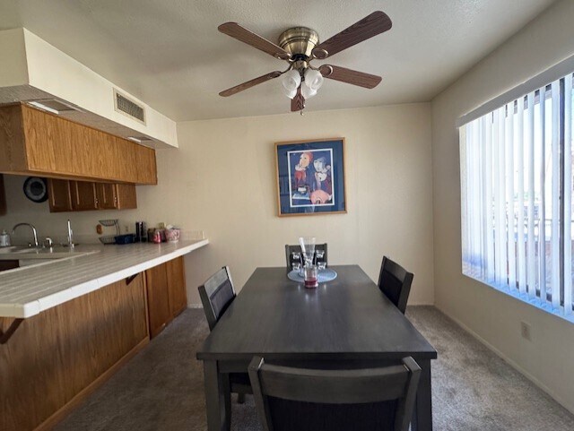 Foto del edificio - 454 Riverfront Dr