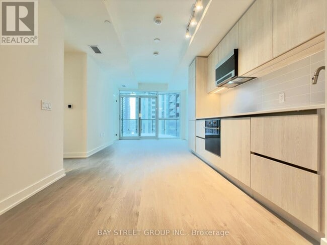 Photo du bâtiment - 110 Broadway Ave