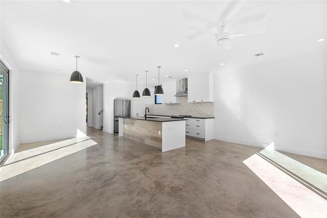 Foto del edificio - 2101 Thrasher Ln