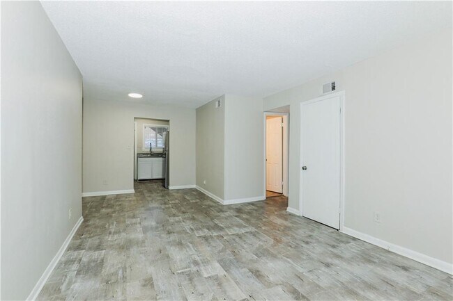 Building Photo - 2045 Alison Ct SW
