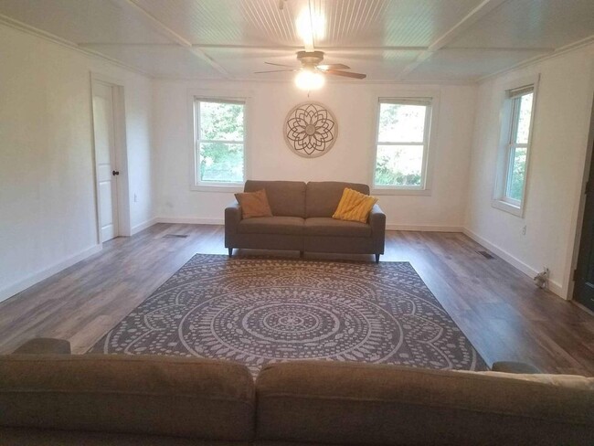 Living Room - N2503 Ullom Rd