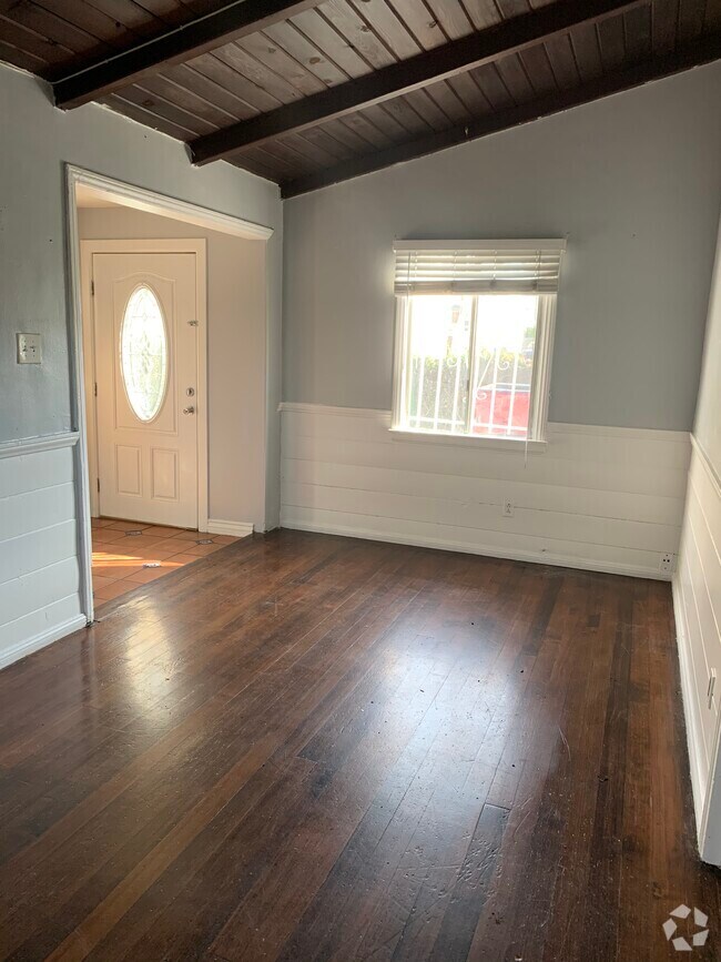 Central Alameda Short Term Apartments for Rent Los Angeles, CA 1