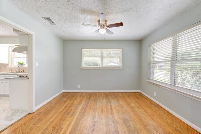 Foto del edificio - 5025 Hazelton St