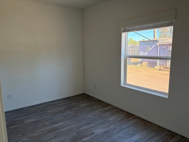 Foto del edificio - 2000 E Frontier Ave