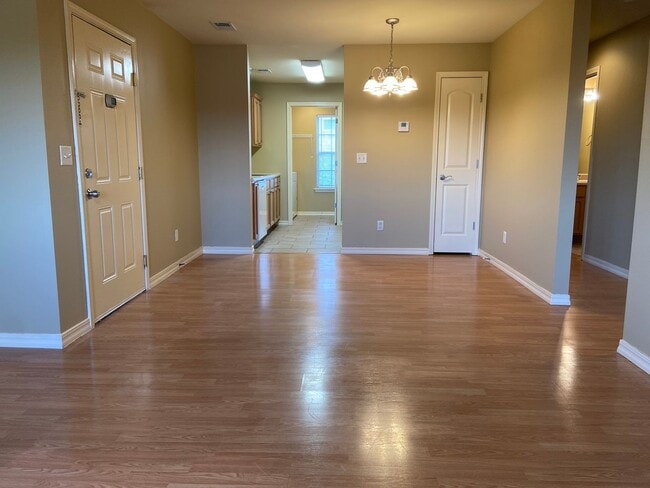Building Photo - Condominium in Sycamore Ridge