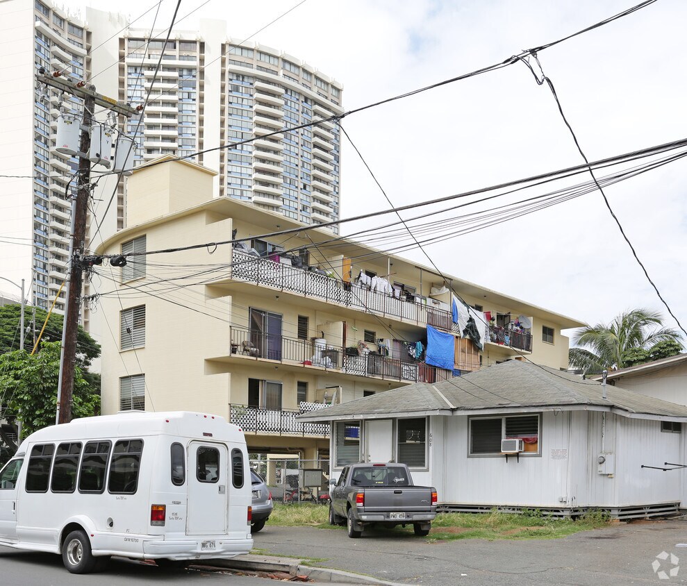 Building Photo - 2386 Kapiolani Blvd