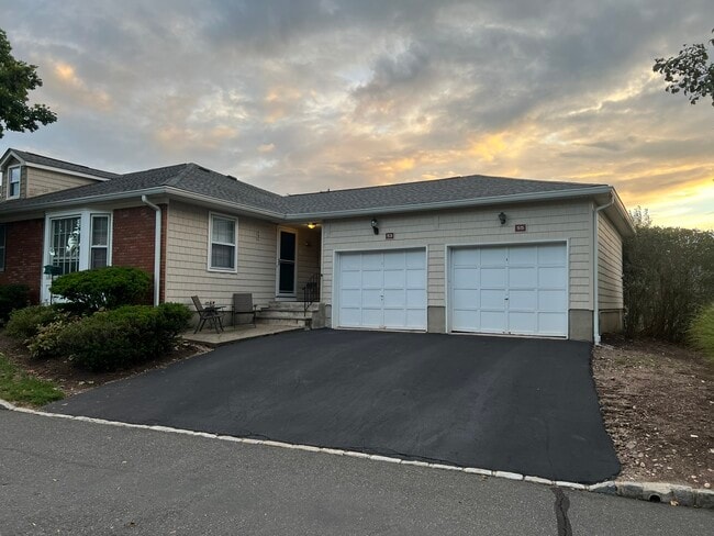 Building Photo - 55 Brandywyne Dr