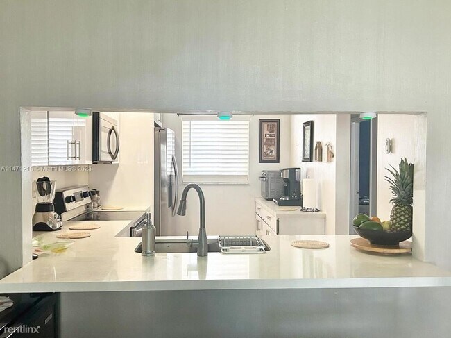 Foto del edificio - 3 br, 2 bath House - 7480 NW 17th St Apt 201