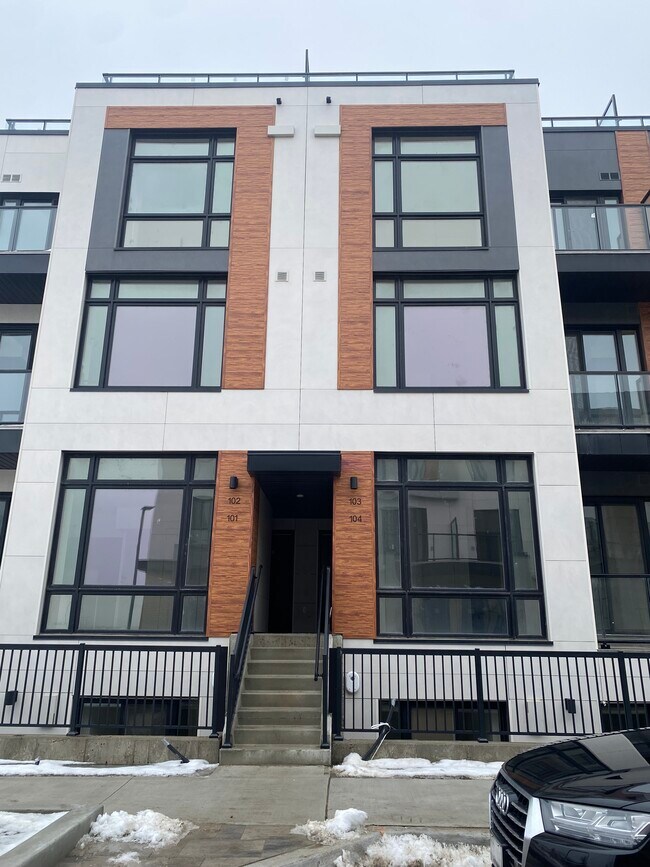 Building Photo - 10 Steckley House Ln